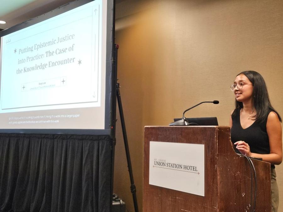 Suzy Lee presenting at a conference.